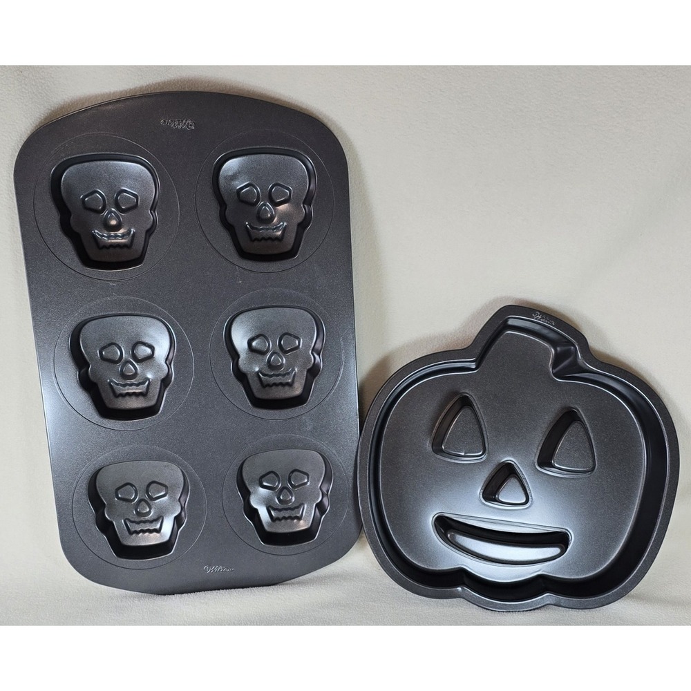 Set of 2 Wilton Halloween Cake Pans Mini Skulls Big Pumpkin‎ Non-Stick Muffin